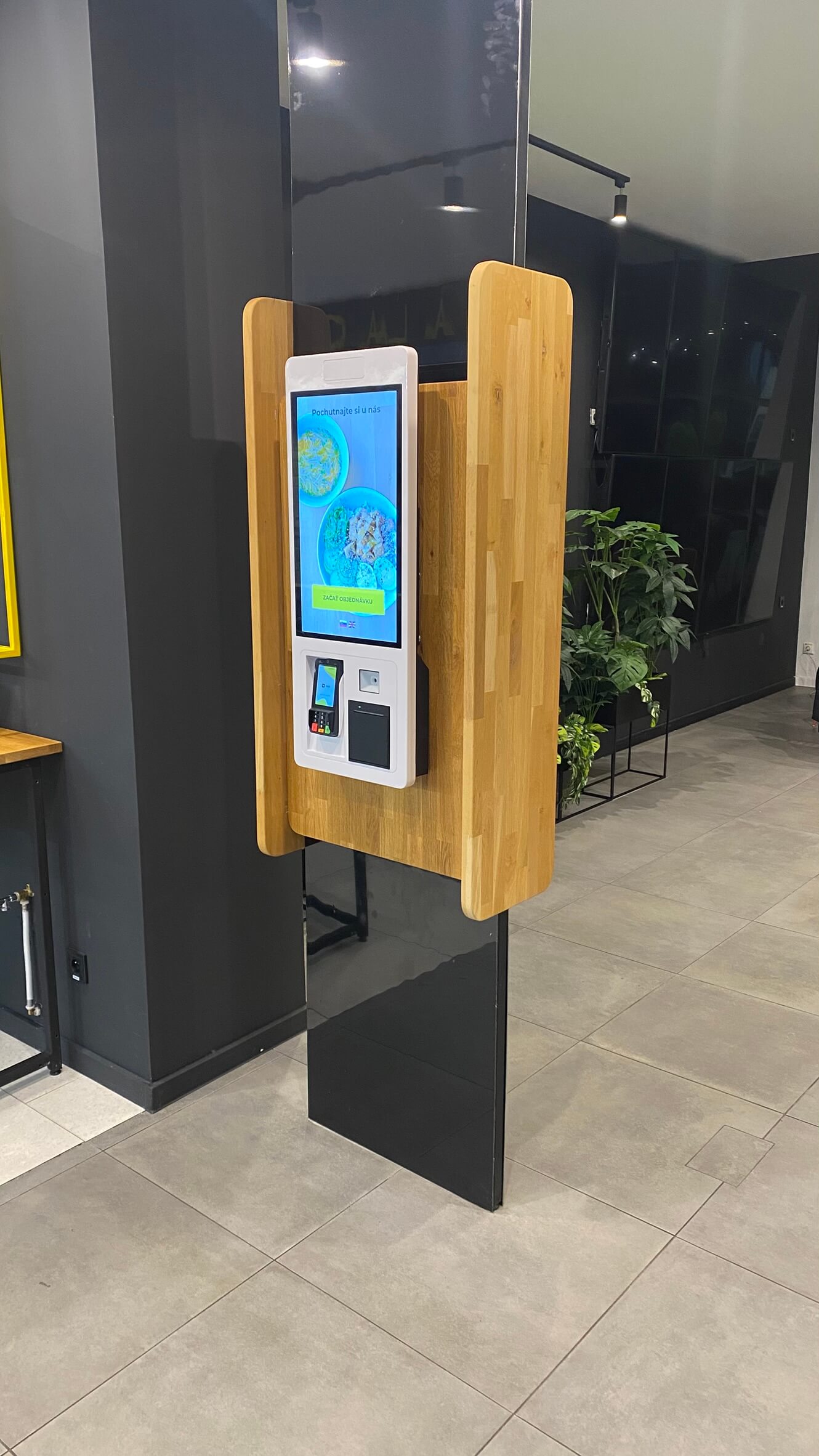 Kiosk Datavision — Lokal u nas