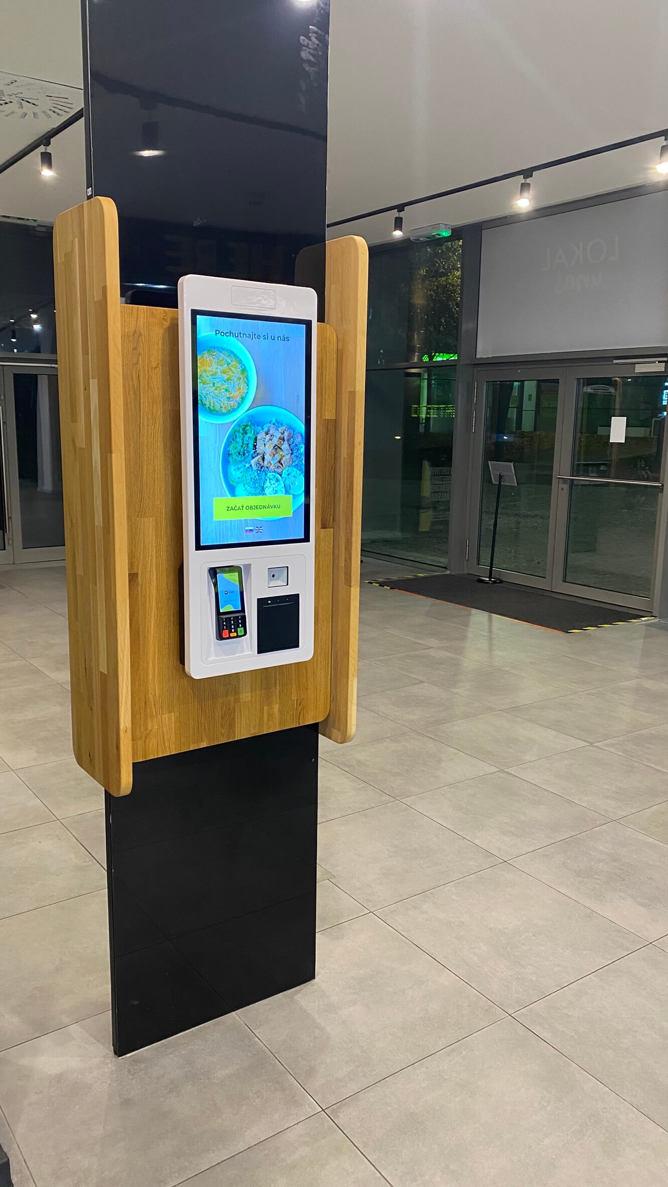 Kiosk Datavision — Lokal u nas